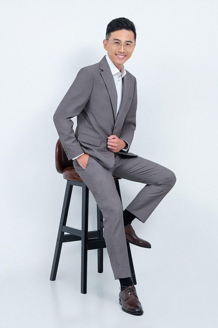 Jeff Loh, founder of TheTradingDad, in a grey suit, smiling